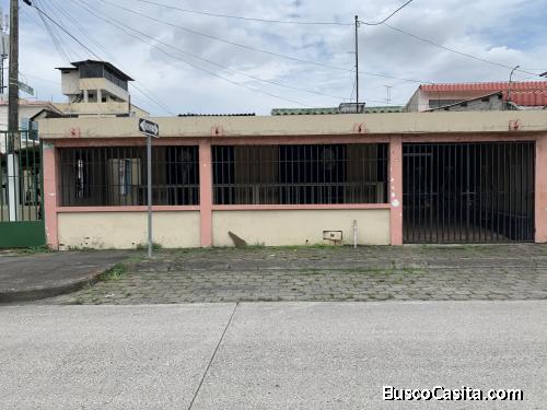 Casa en venta en la Alborada X etapa. Ubicación ideal!