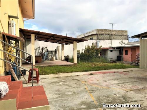 Vendo casa independiente ideal vivienda, oficina, negocio, hostal, academias, Calderon