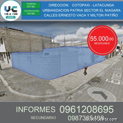 CASA ESQUINERA EN VENTA EN LA URBANIZACION PATRIA LATACUNGA