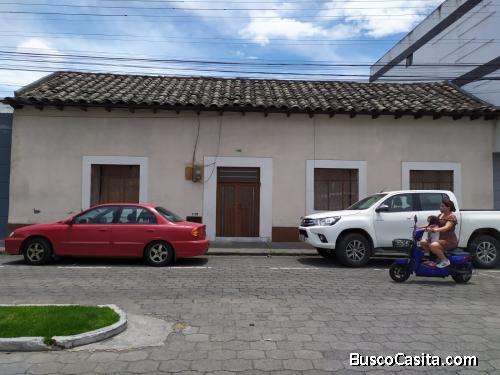 CASA y TERRENO DE ARQUITECTURA POPULAR O VERNÁCULA