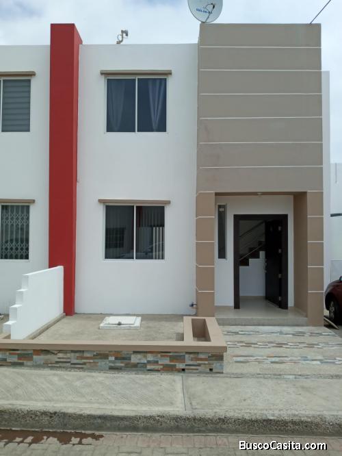 Vendo Casa en Bonita Urb. Privada en Manta.