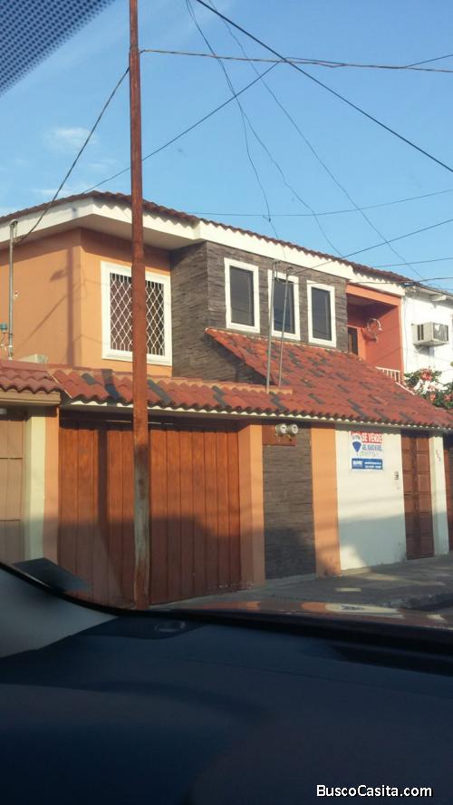 CASA MODERNA BIFAMILIAR