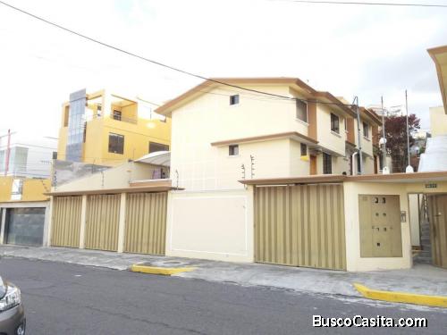 VENDO HERMOSA CASA EN CARCELEN
