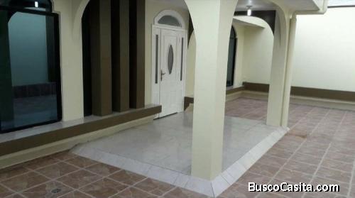 Se vende esta hermosa casa a un precio negociable en la ciudad de Santo Domingo /Ecuador 