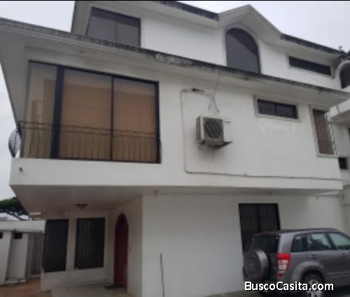 CASA EN VENTA DE GRANDES ESPACIOS