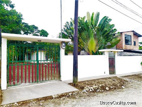 VENDO AMPLIA CASA CON PATIO EN TENA 