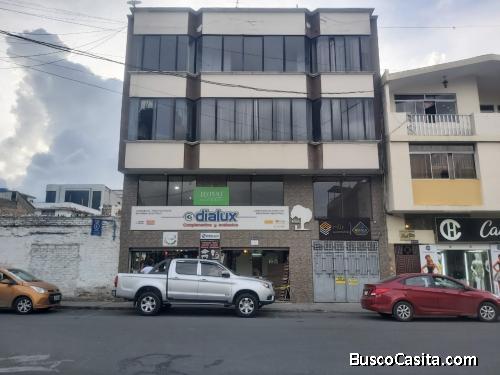 Vendo Casa Rentera de 4 Plantas en el Centro de Loja