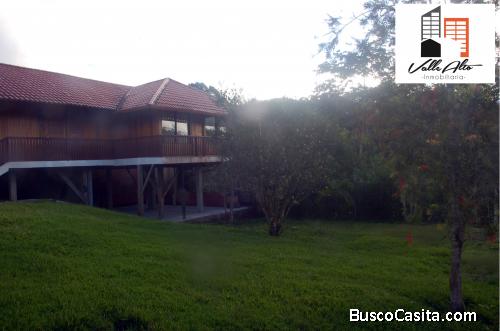 CASA AMPLIA Y FUNCIONAL EN MACAS.