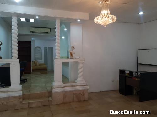 Venta de Casa en Sauces 8, al norte de Guayaquil, Riocentro Norte, Mall del Rio, Alborada.