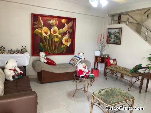 BARRIO DEL SEGURO VENDO CASA 2 PLANTAS, 2 PARQUEOS CERRADOS