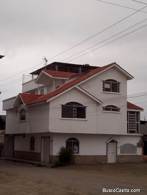 CASA DE 3 PISOS + LOCAL COMERCIAL