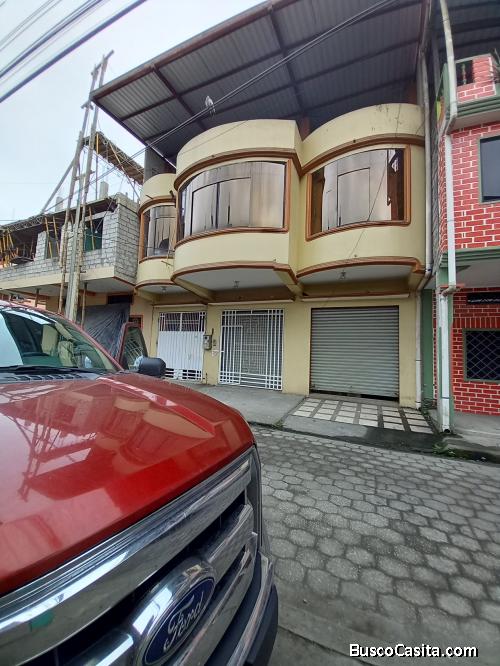 CASA CON DOS LOCALES COMERCIALES