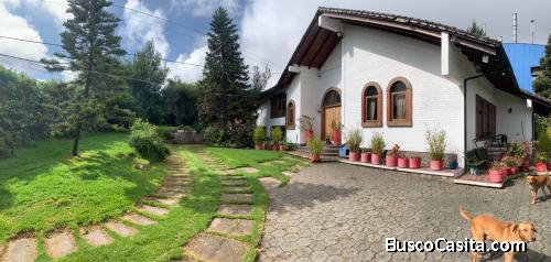 Hermosa casa en veta sector Ponceano Alto