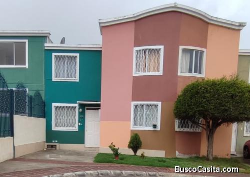 Hermosa casa de dos pisos dentro de conjunto residencial 