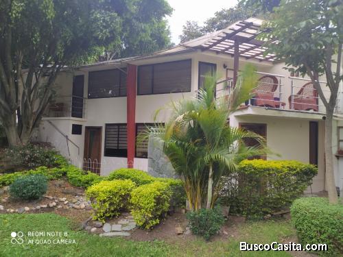 Casa de Venta en Urbanización La Católica Parroquia de Cumbayá