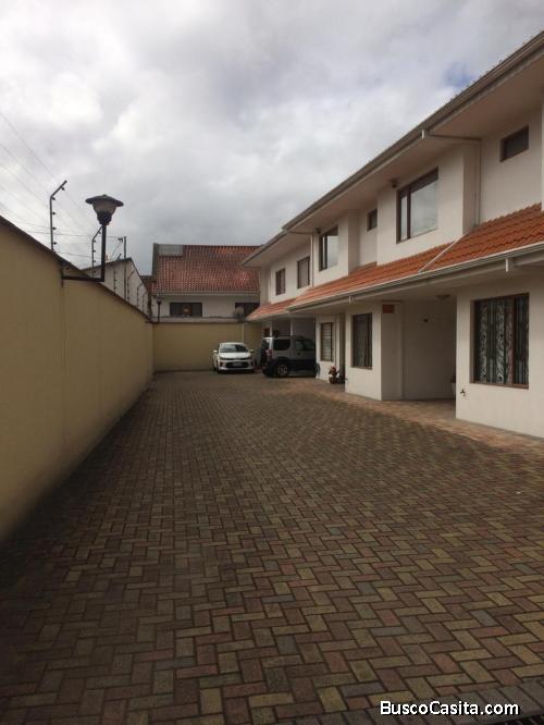 Hermosa Casa  Comoda y Segura de venta en Cuenca-Ecuador