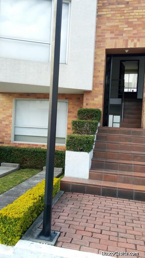 Moderna Casa Construida por Uribe & Schwarzkopf