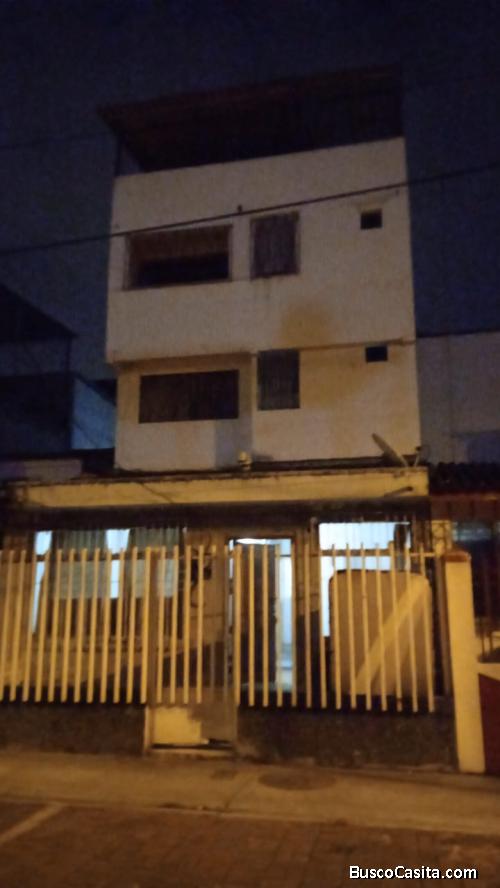 CASA DE 3 PISOS EN VENTA, DE OFERTA