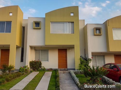 Casa en Venta 3 Dorm. Zona Pusuqui en Conjunto