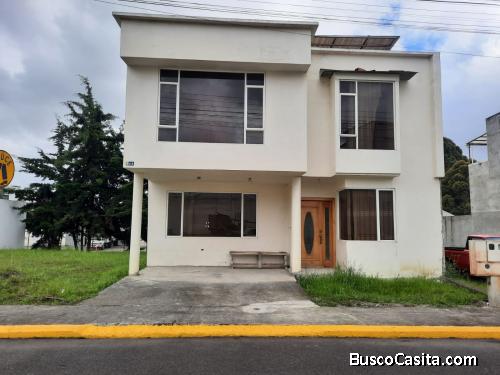 Vendo Linda casa Semiternimada en la Gran Manzana