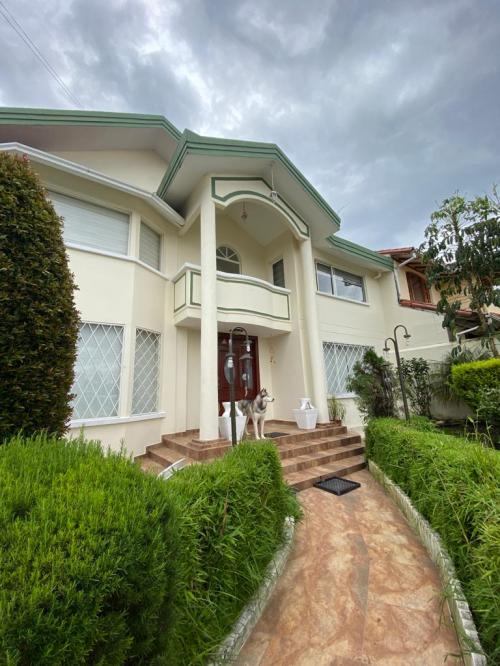 SAN RAFAEL, vendo propiedad, 693m2 terreno y 532m2 construcción, área húmeda