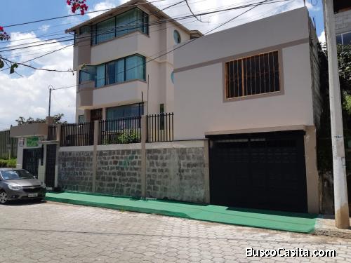 SE VENDE CASA NAYÓN - esquina del Estadio de fútbol