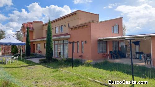 SE VENDE CASA FAMILIAR MUY AMPLIA EN UN LUGAR ESTRATEGICO-COMERCIAL