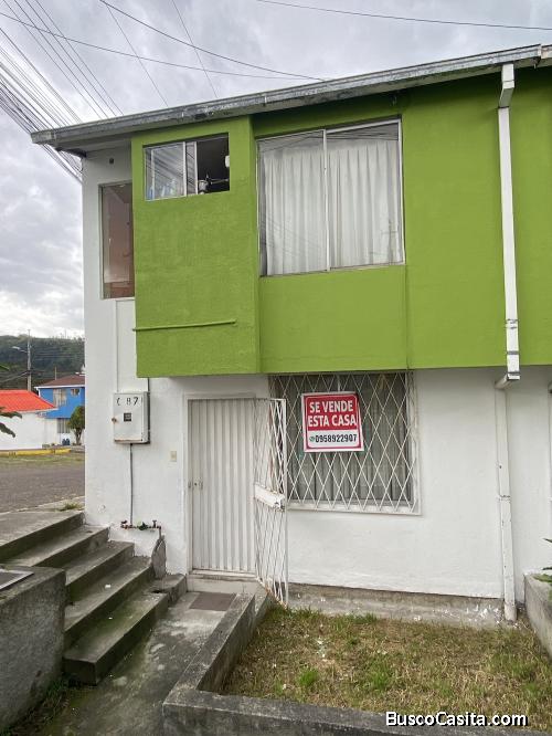 Linda casa en venta conjunto privado sector puente 1 Quito