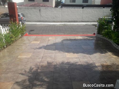 Casa en Urb. Valle Alto Gye