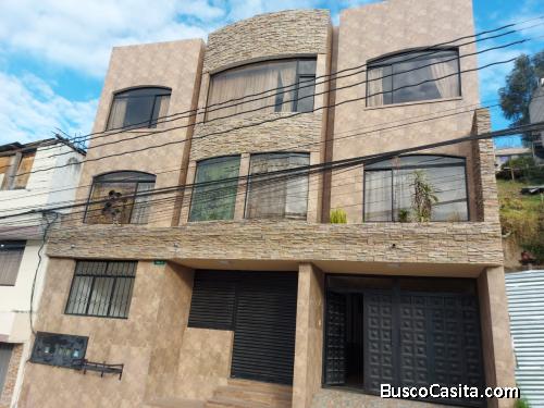 Hermosa casa rentera con departamentos y local comercial