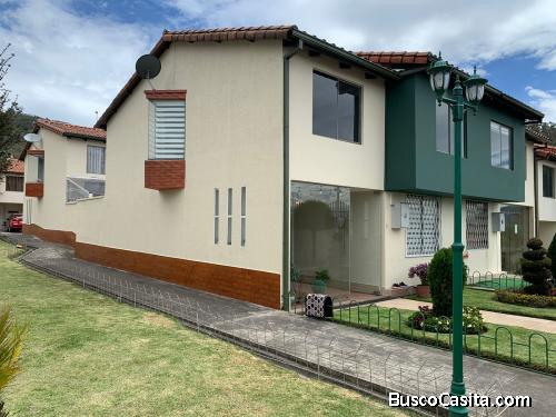 Casa de venta en conjunto privado en sector Cochapamba - San Carlos Alto