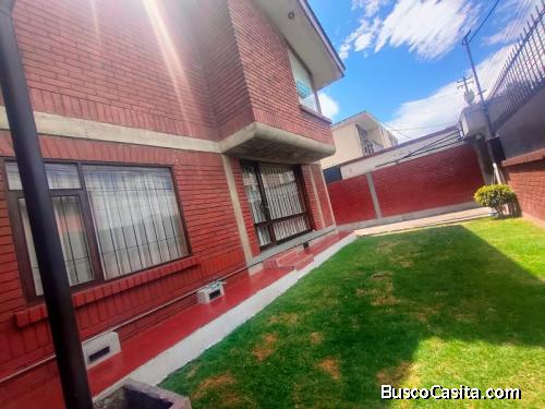 EN UN EXCELENTE SECTOR NORTE DE QUITO VENDO LINDA Y AMPLIA CASA