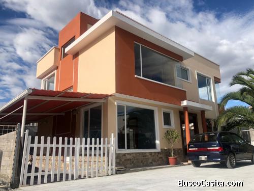 DUEÑO VENDE CASA EN EL MEJOR SECTOR DEL VALLE DE LOS CHILLOS. Inf: 0987371905
