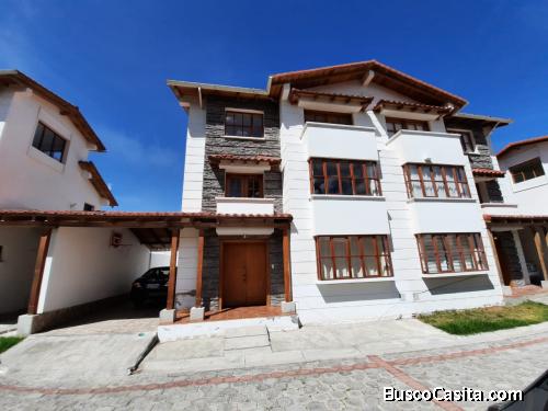 Casa 3 plantas, Urb. La Pampa