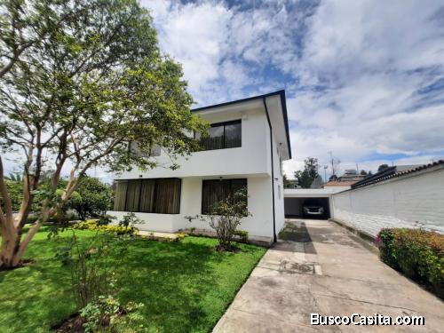 Linda Casa en Urbanización San Jose del Valle, Conocoto