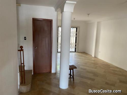 Vendo casa con LOCAL COMERCIAL 