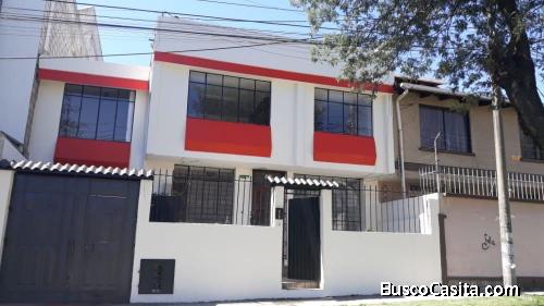 VENDO LINDA CASA AMPLIA CERCA AL CC EL RECREO EN LA VILLAFLORA 