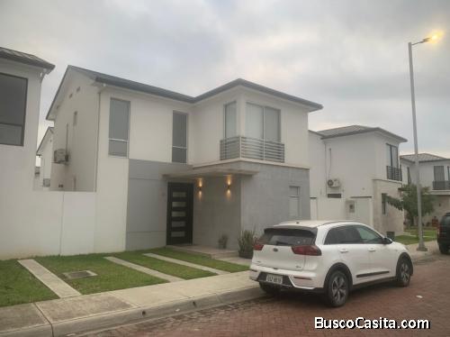 Casa Full Equipada Casi Nueva en Vilanova. Guayaquil