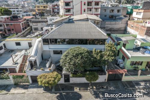 Hermosa casa rentera sector La Internacional