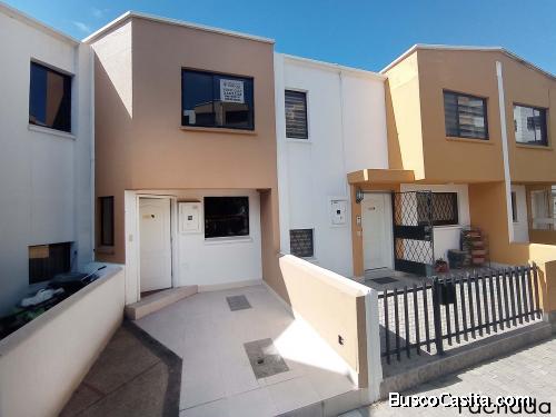 Casa de venta Dos Hemisferios, de 3 niveles, amplia, 150m2, patio, a 5 minutos del Condado