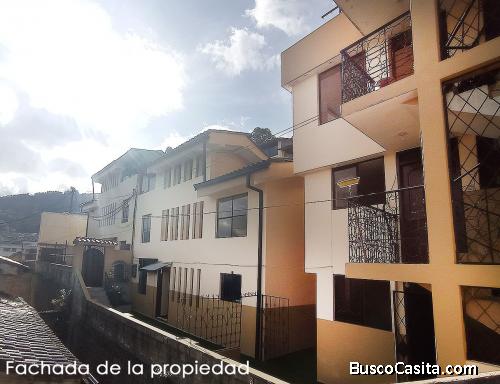 Casa de venta centro de Quito , conjunto El Panecillo, más 3 departamentos,cerca canchas gral miller