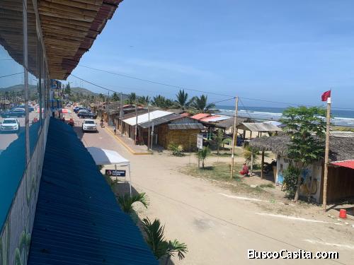 Increible propiedad frente al mar en malecon de Olon