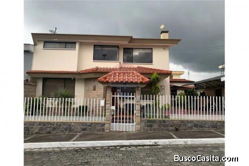 Amplia Casa De Venta 4 Habitaciones Urb. Alicante