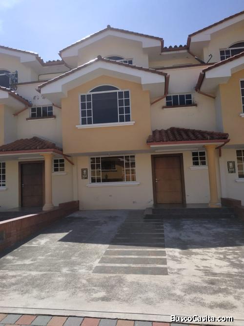 Hermosa casa en venta en Sangolqui
