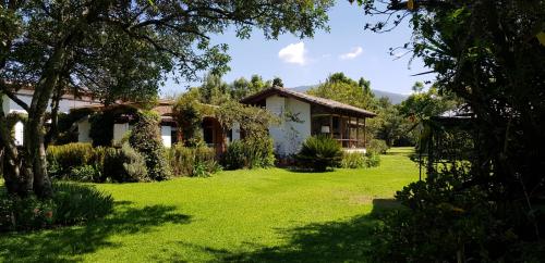 MIRASIERRA, propiedad independiente, esquinera, 2276m2 de terreno y 306m2 de construcción