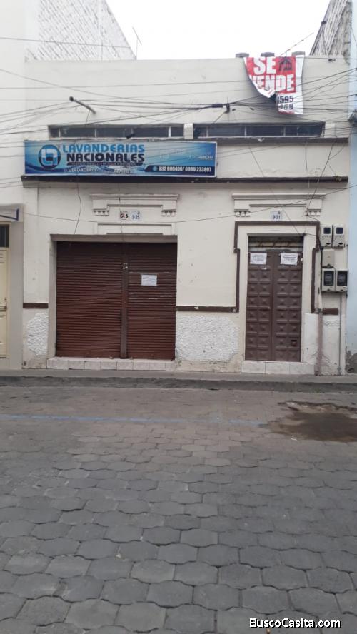CASA EN ZONA ALTAMENTE COMERCIAL