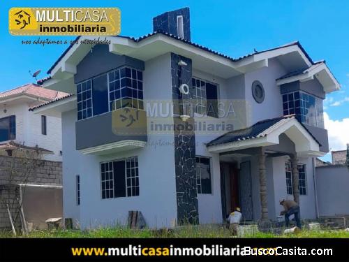 Hermosa Casa Con Amplia Área Verde De Venta En Balzay Cuenca Ecuador