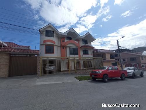 Vendo casa Rentera de 3 Plantas-3 Departamentos cerca a la UNL