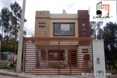 CASA AMPLIA POR ESTRENAR EN RACAR.