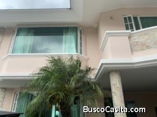 Casa en venta Cumbaya sector Santa Inés